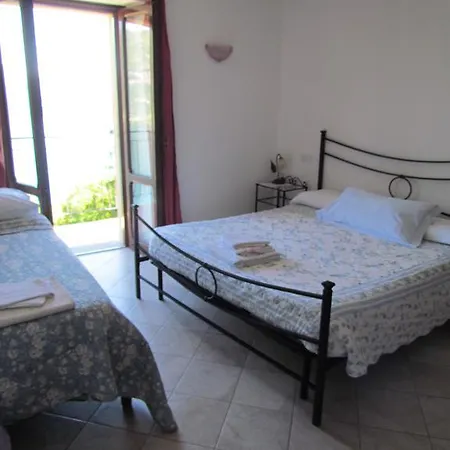 Farm stay Madonna Dei Ceppi Lezzeno